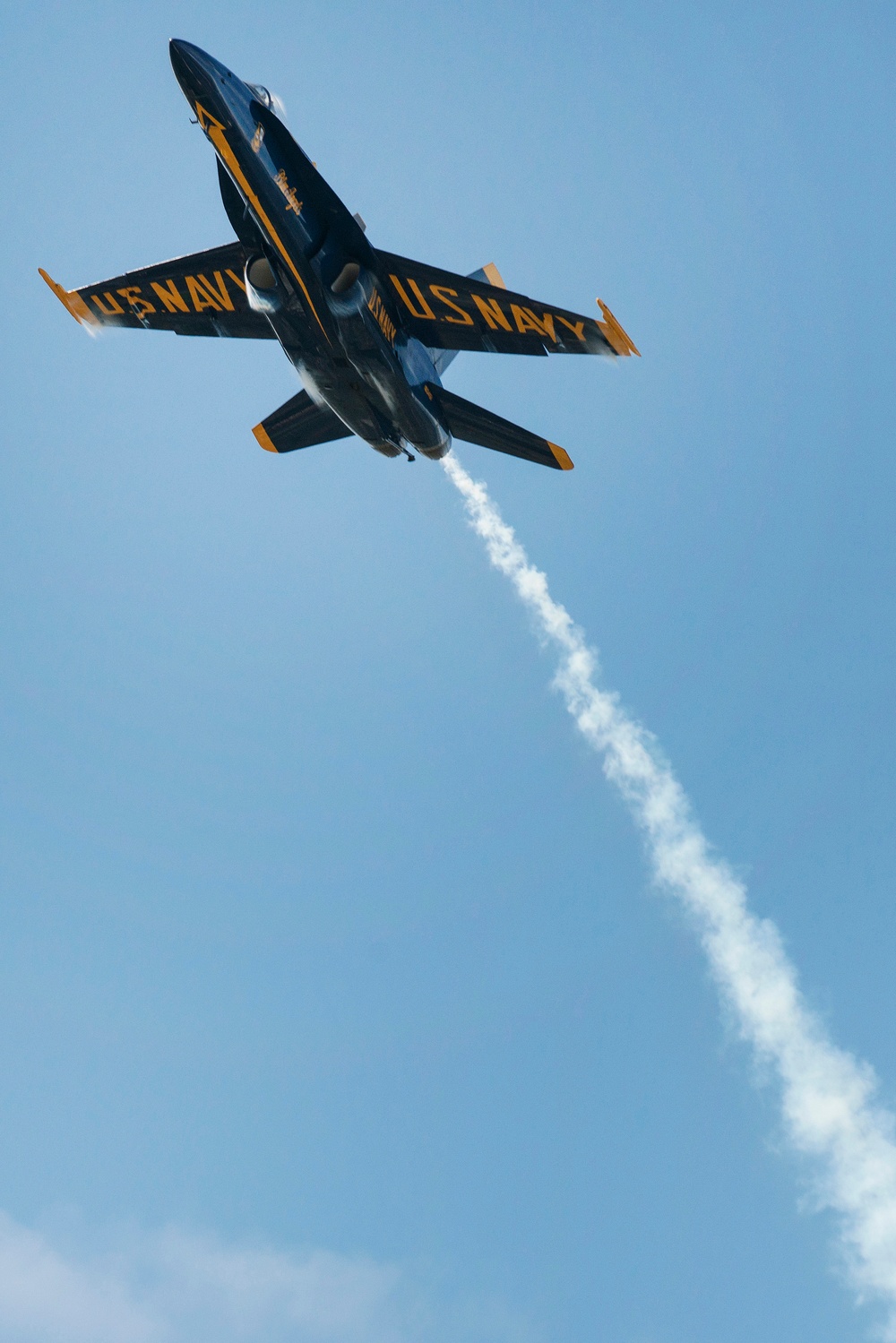 Blue Angels illustrate precision during Wings Over the Pacific