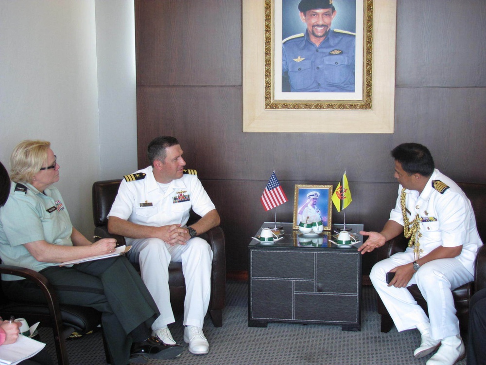 USS Reuben James CO meets with commander of the Royal Brunei Navy