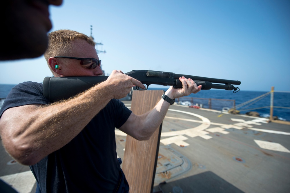 USS Arleigh Burke Sailors conduct weapons qualification course