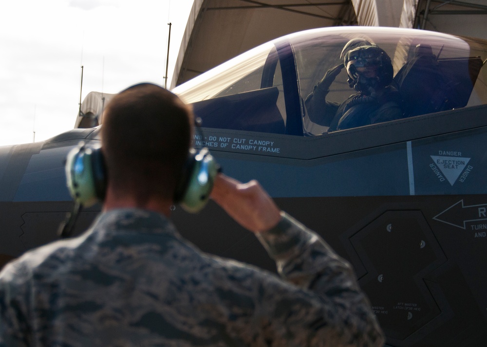 First DOD general officer completes F-35 qualification training