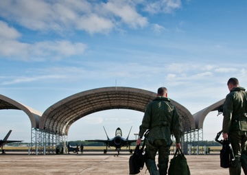 First DOD general officer completes F-35 qualification training