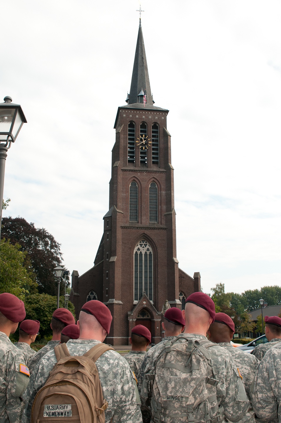 Paratroopers tour Eindhoven battle sites in Netherlands