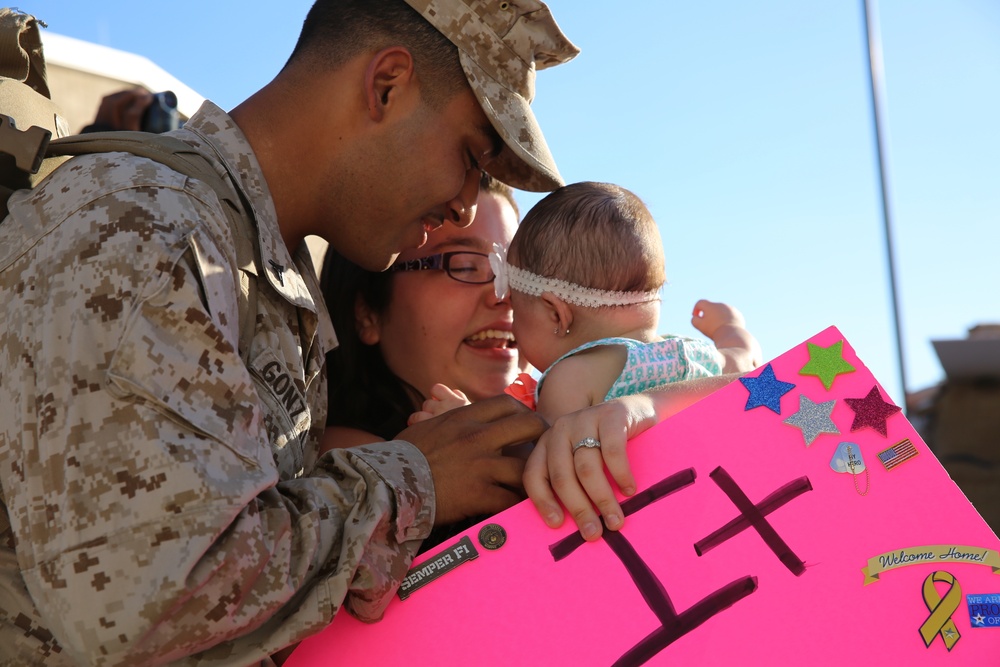1st Tanks welcomed home by loved ones