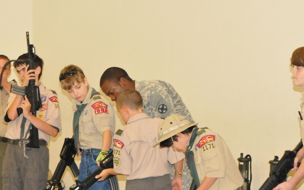 13th SC(E) hosts scout troop from Dallas-Fort Worth area on tour of Fort Hood