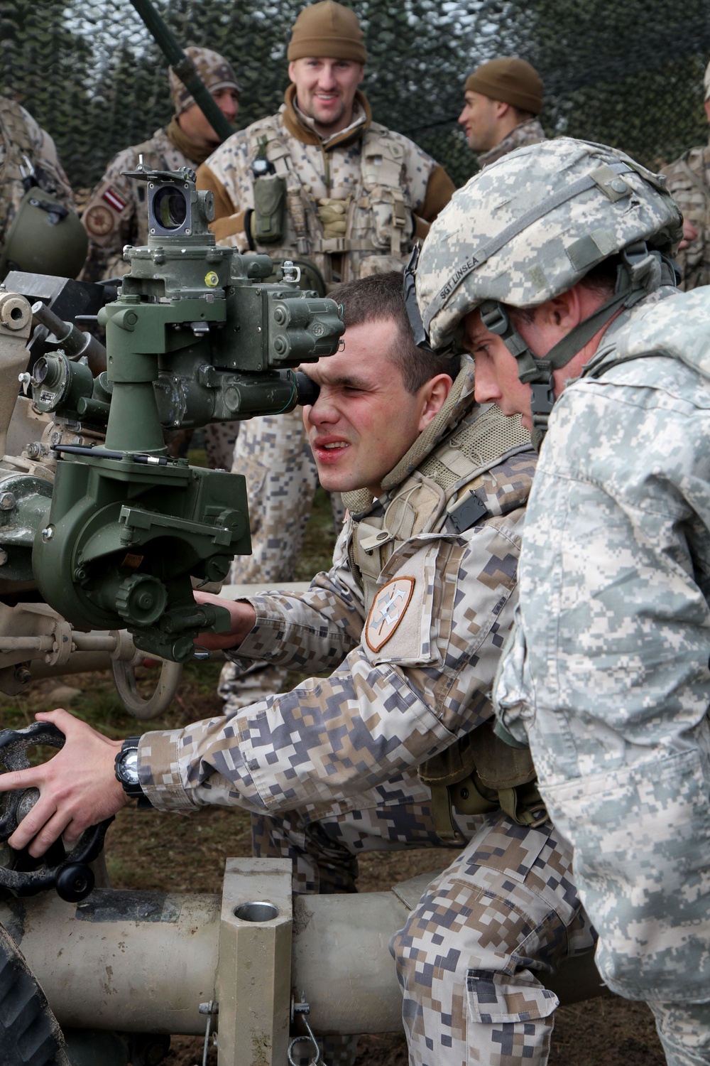 173rd Airborne Brigade ‘shows off’ equipment to the Latvian Land Force Infantry Brigade