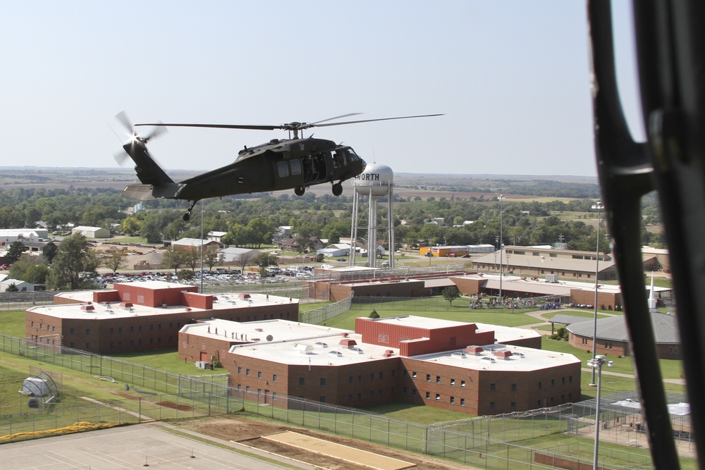Kansas National Guard, Ellsworth Correctional Facility train together to subdue prison riot