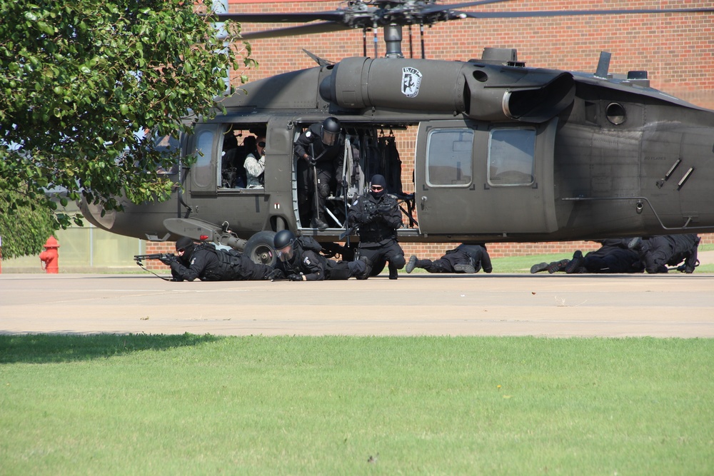 Kansas National Guard, Ellsworth Correctional Facility train together to subdue prison riot