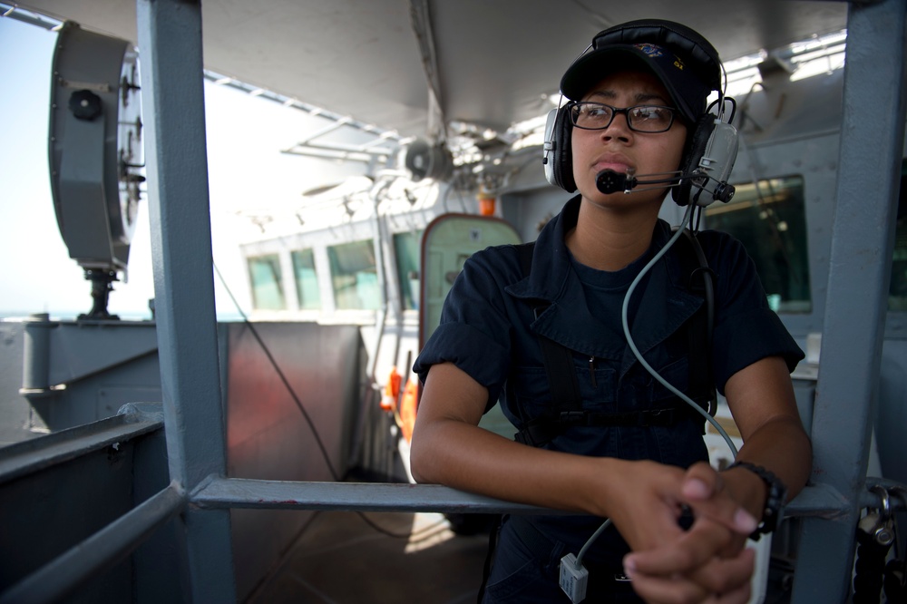 USS Arleigh Burke prepares to depart Bahrain