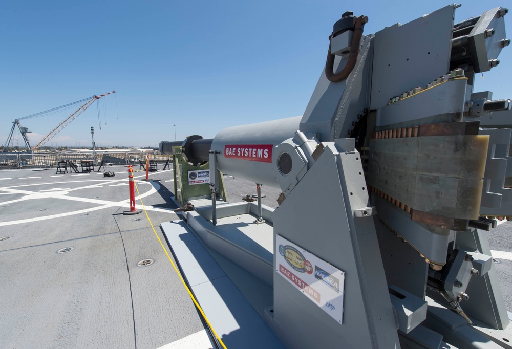 US Navy unveils electromagnetic railgun prototypes