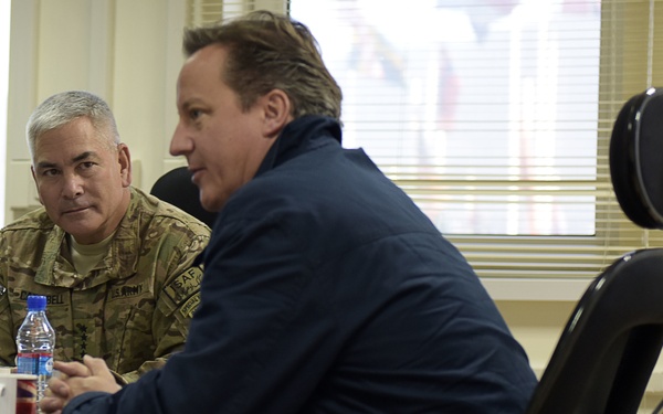COMISAF meets with UK Prime Minister David Cameron on Kabul visit
