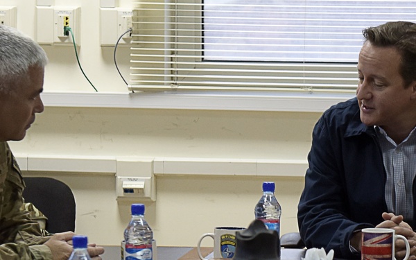 COMISAF meets with UK Prime Minister David Cameron on Kabul visit