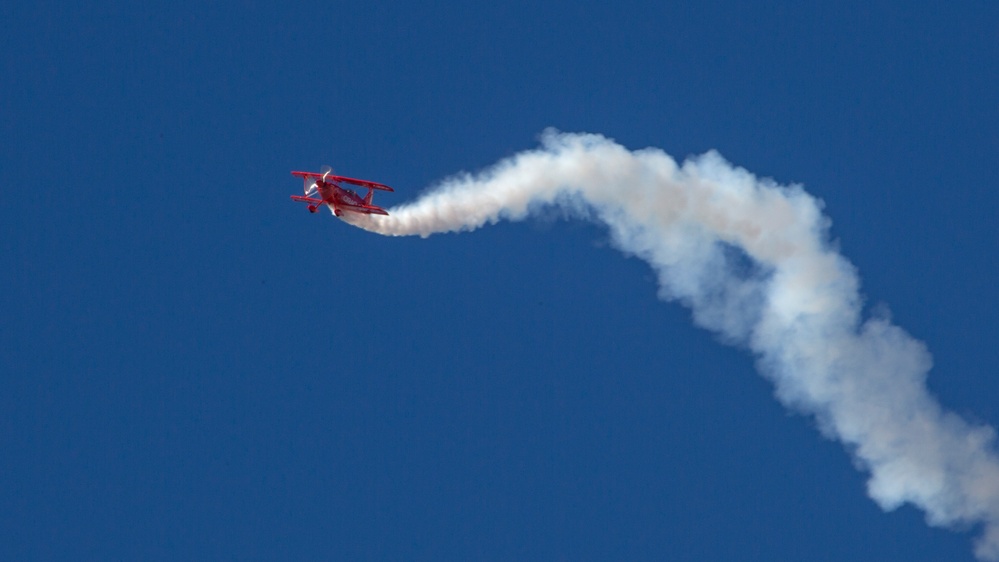 Oracle Challenger performs at 2014 Miramar Air Show