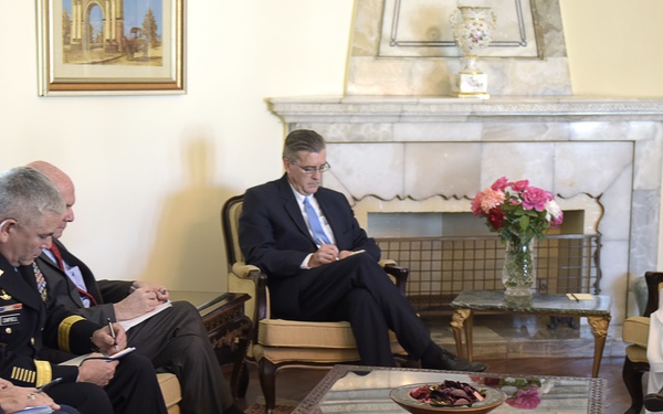 COMISAF meets with Afghan President Ashraf Ghani