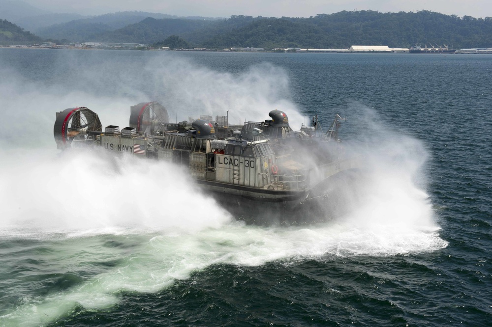 LCAC 30 departs USS Germantown during PHIBLEX 15