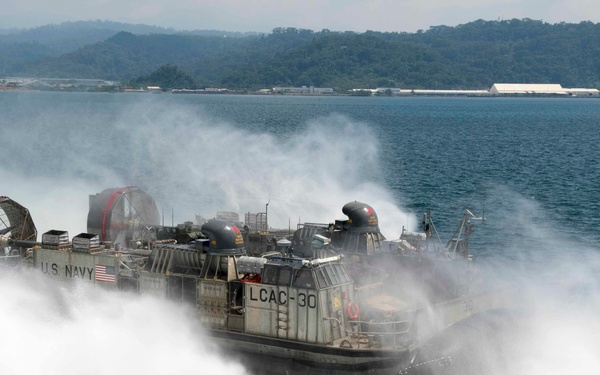 LCAC 30 departs USS Germantown during PHIBLEX 15