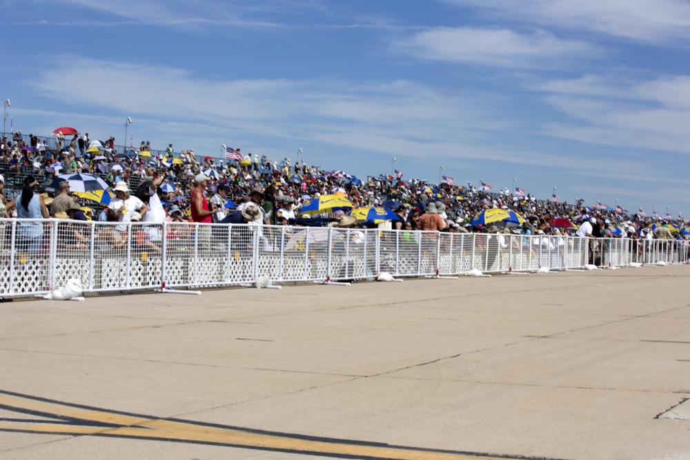 Mighty MAGTF demonstration shocks crowd at Miramar Air Show