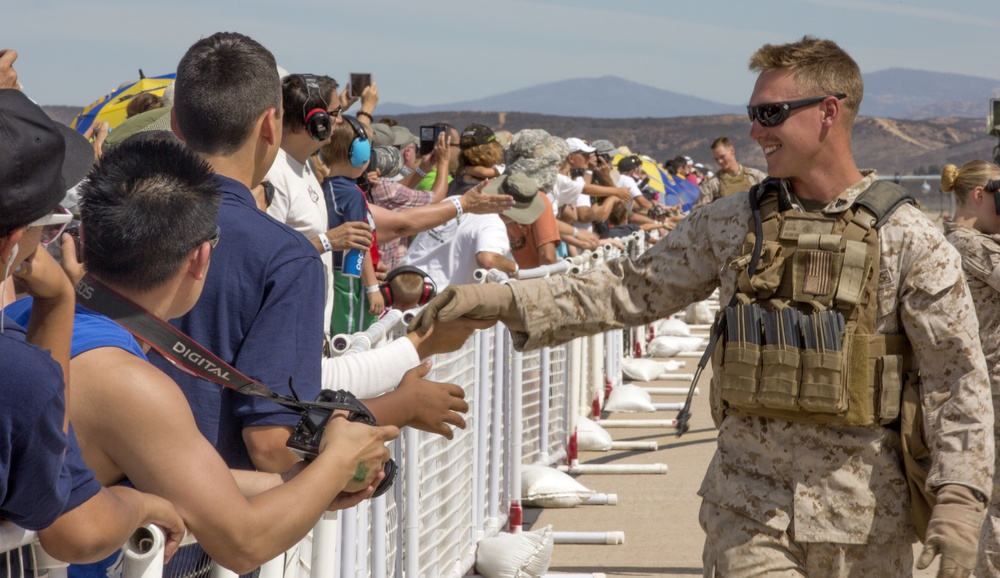 Mighty MAGTF demonstration shocks crowd at Miramar Air Show