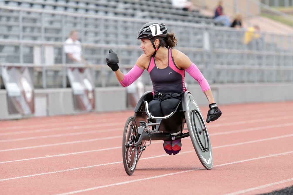 Army wheelchair racer 1st Lt. Kelly Elmlinger all about hard work, sweat as she competes against men at Warrior Games