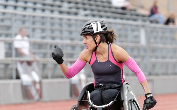 Army wheelchair racer 1st Lt. Kelly Elmlinger all about hard work, sweat as she competes against men at Warrior Games