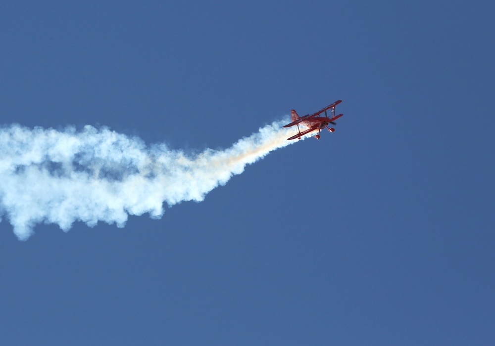 Oracle Challenger soars at 2014 Miramar Air Show