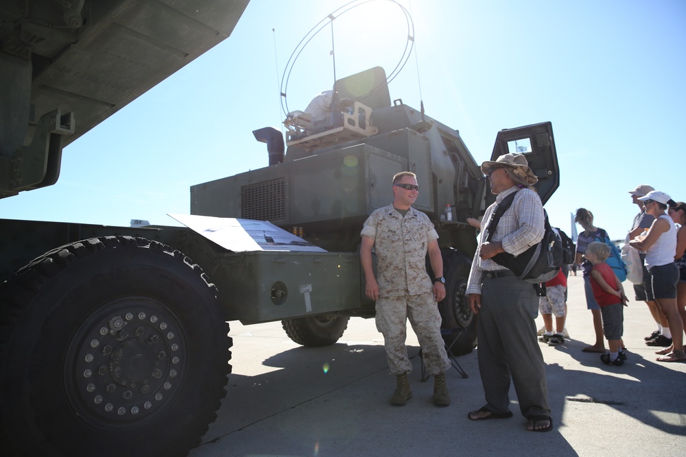 Marines Show, Tell at Air Show