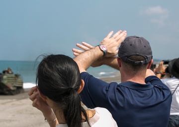 Philippine, U.S. Military amphibious landing exercise unites brothers