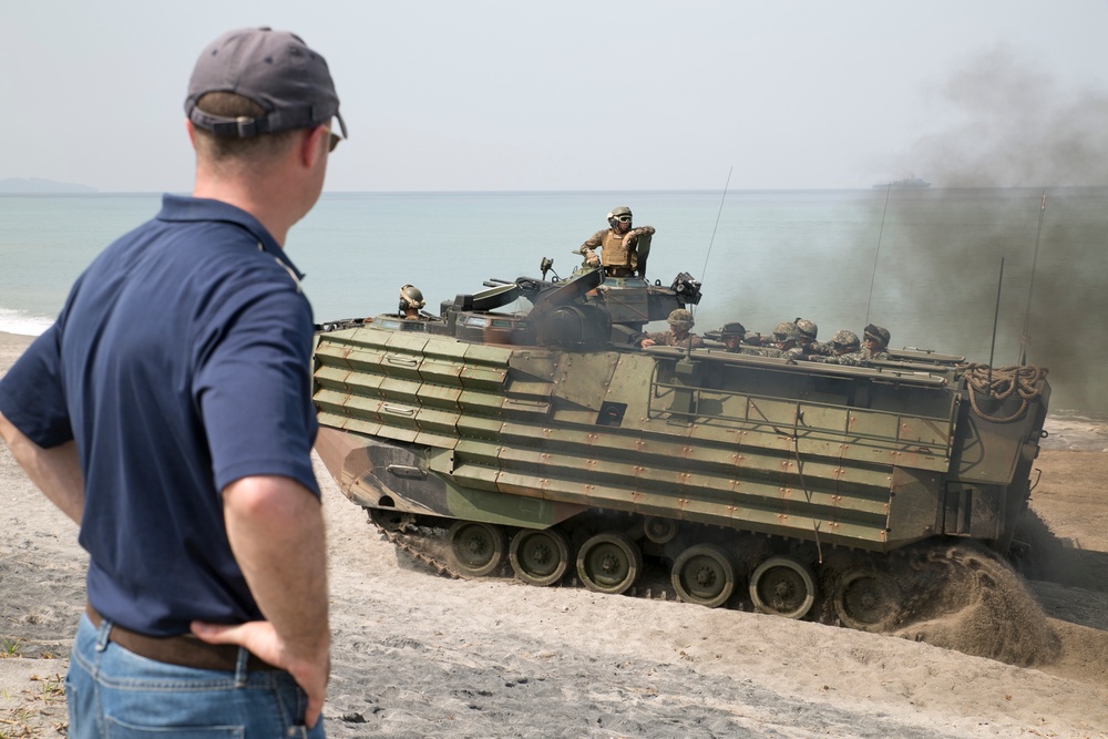 Philippine, U.S. Military amphibious landing exercise unites brothers