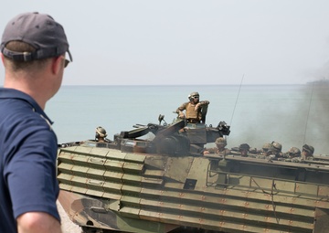 Philippine, U.S. Military amphibious landing exercise unites brothers