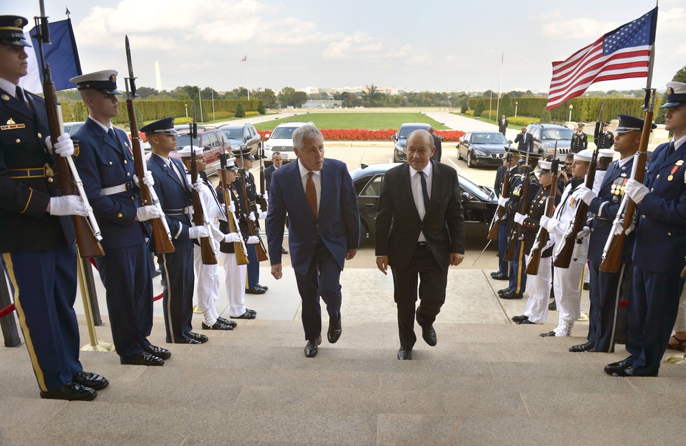 Hagel meets with French minister of defense