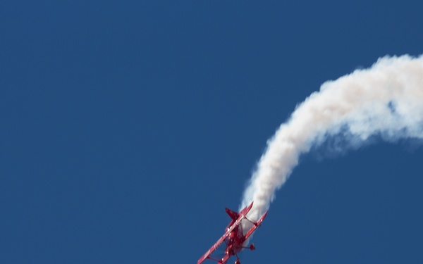 2014 Miramar Air Show Oracle Challenger