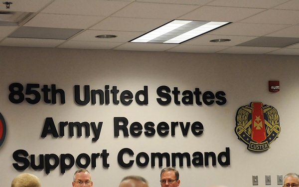 Army Reserve unit briefs active duty commanders in Army Total Force Policy environment