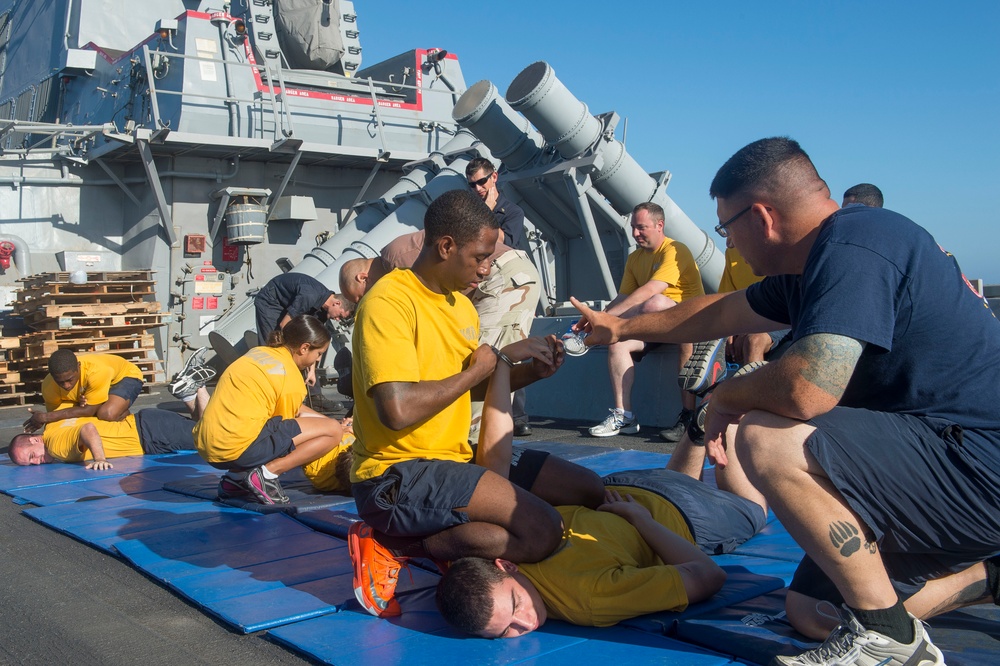 USS Cole Sailors conduct arrest and detainment training