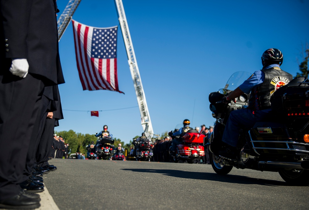 17 Firefighter-Marines honored at National Museum