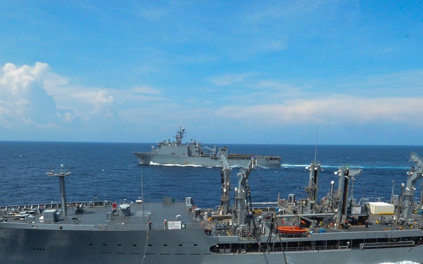 USS Peleliu replenishment at sea