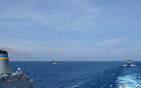USS Peleliu replenishment at sea