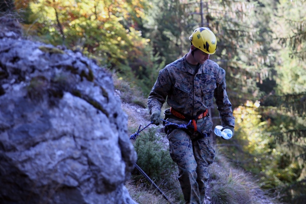 Marines, Romanian Land Forces conquer the mountains during Platinum Lynx 14.6