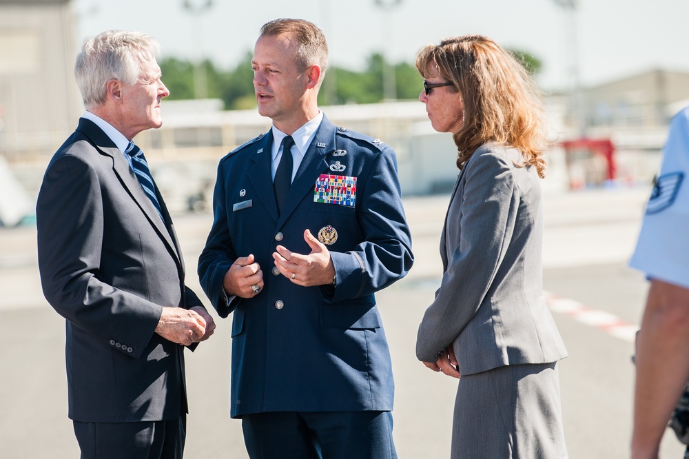 SECNAV visits NAVAIR