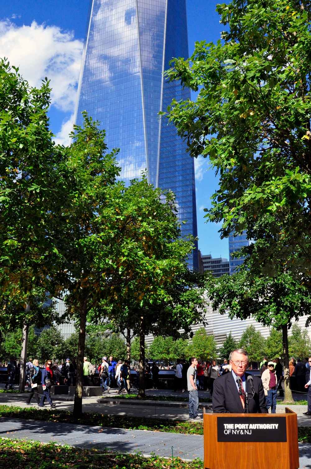 Coast Guard presents Rear Adm. Bennis Security Award