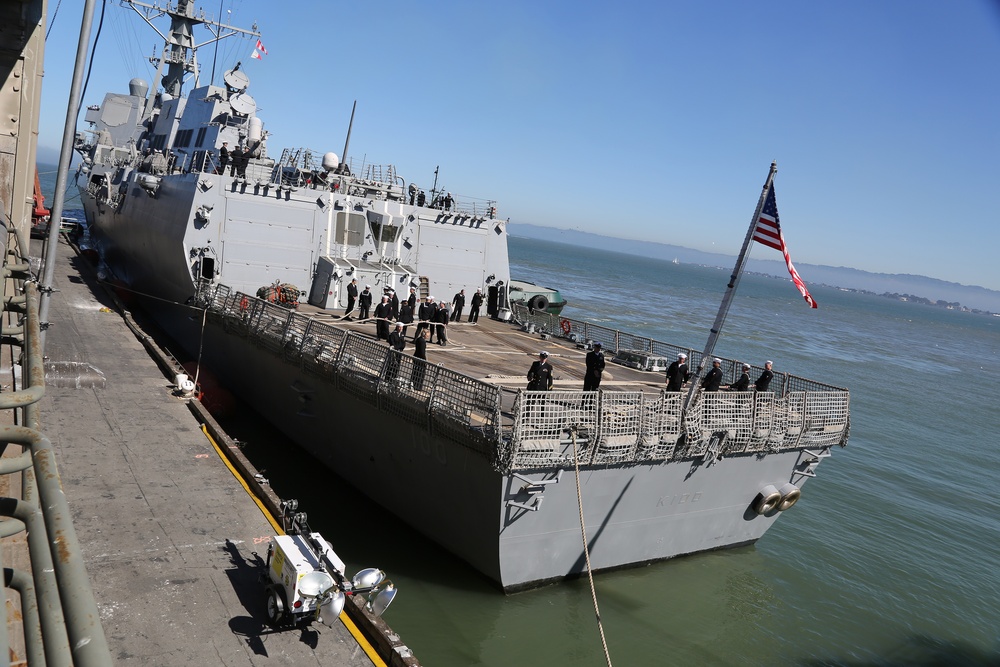 USS Chosin arrives for San Francisco Fleet Week