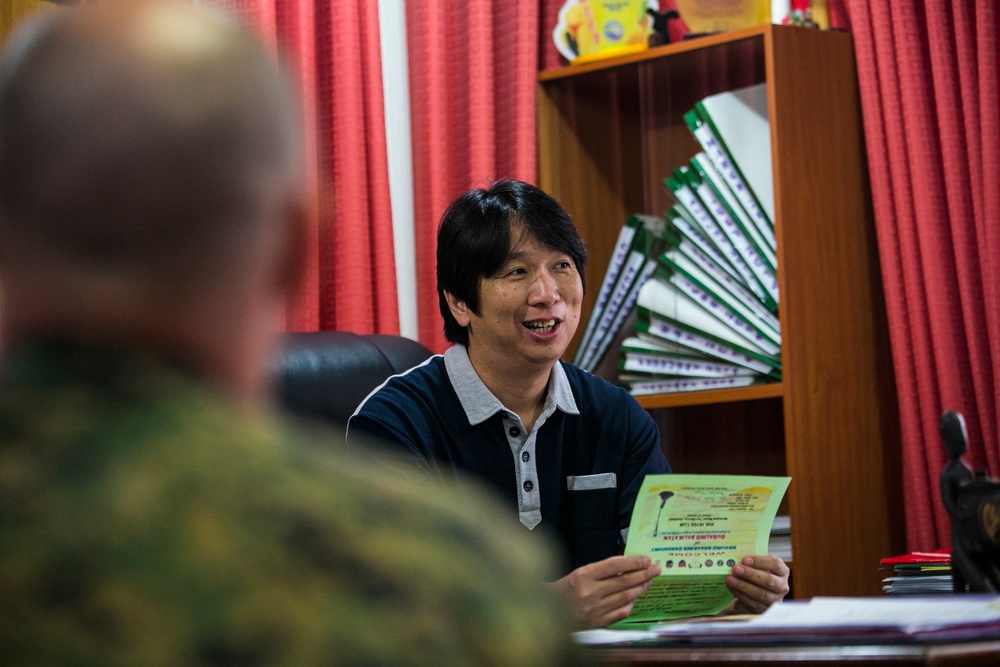 Philipino Mayor welcomes Marines