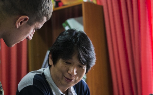 Philipino Mayor welcomes Marines