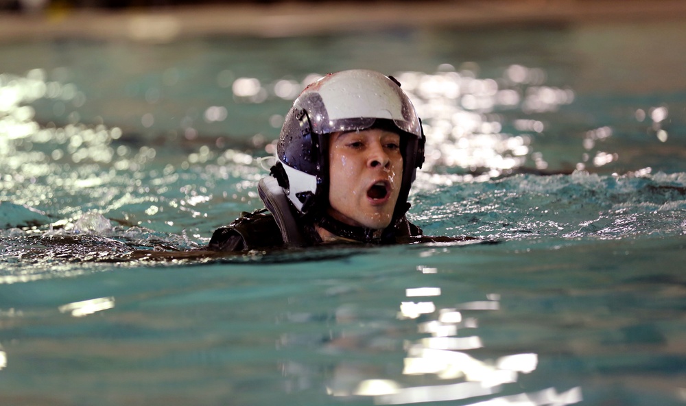 Aviation Marines, Sailors test water survival skills