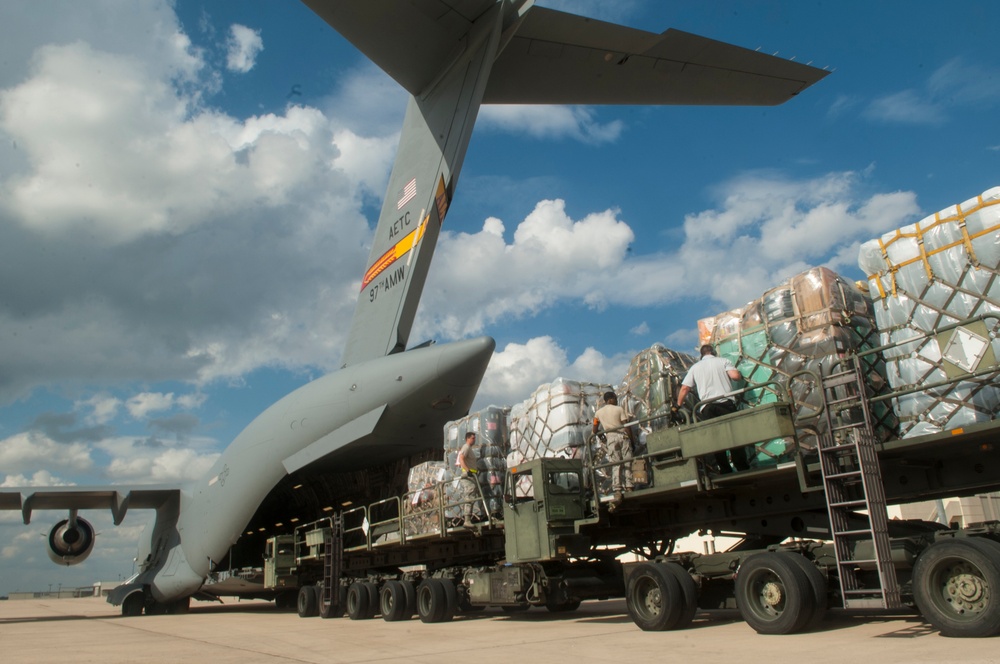 Altus Airmen deliver aid to Liberia