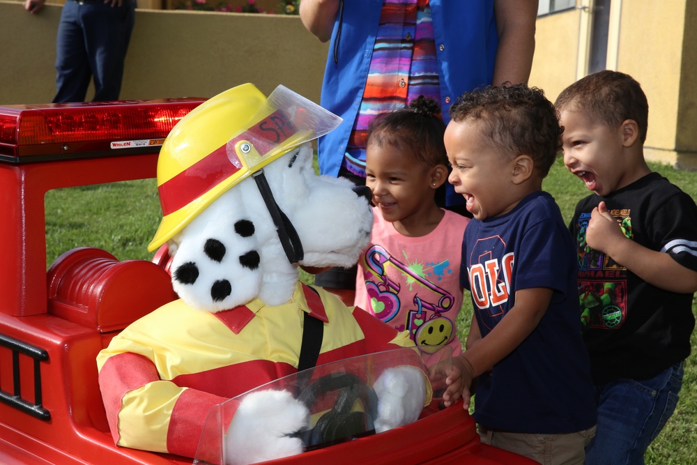 Marine Corps Logistics Base Barstow Fire Department visits Child Development Center