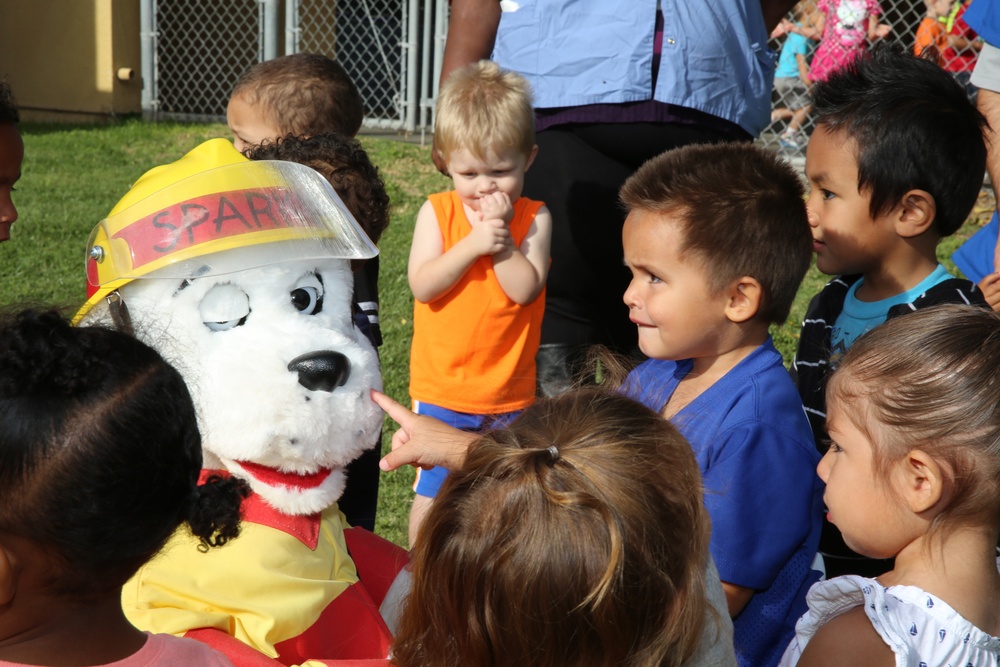 Marine Corps Logistics Base Barstow Fire Department visits Child Development Center