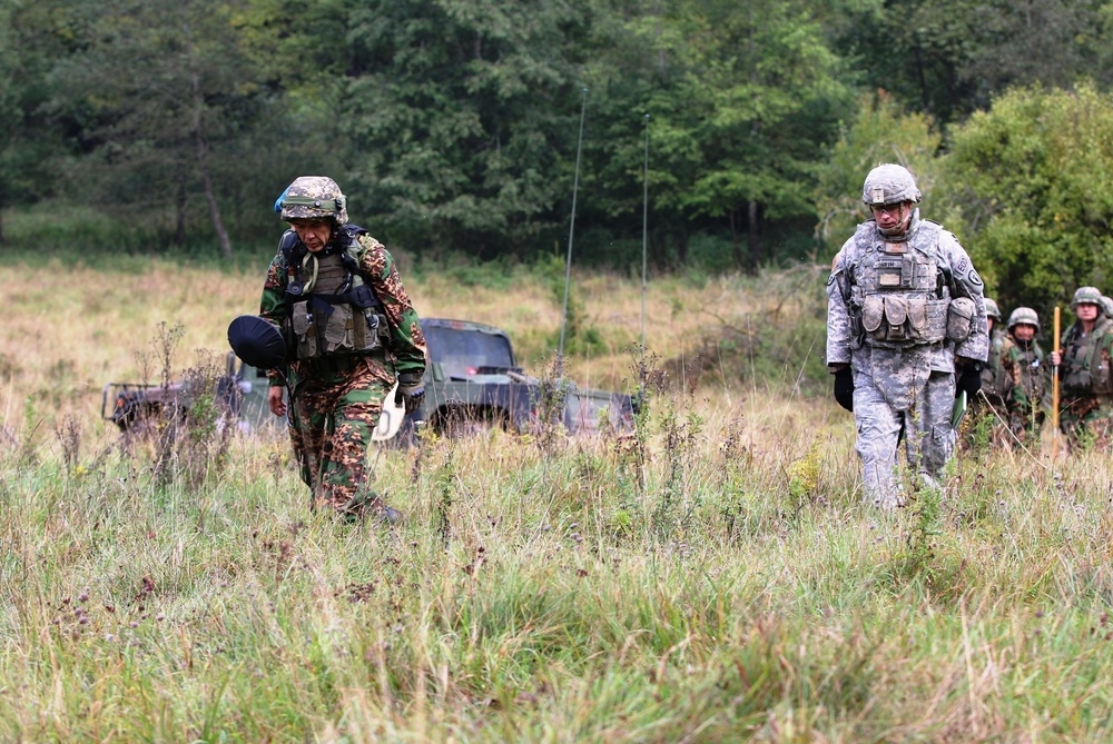 Multinational EOD teams train together