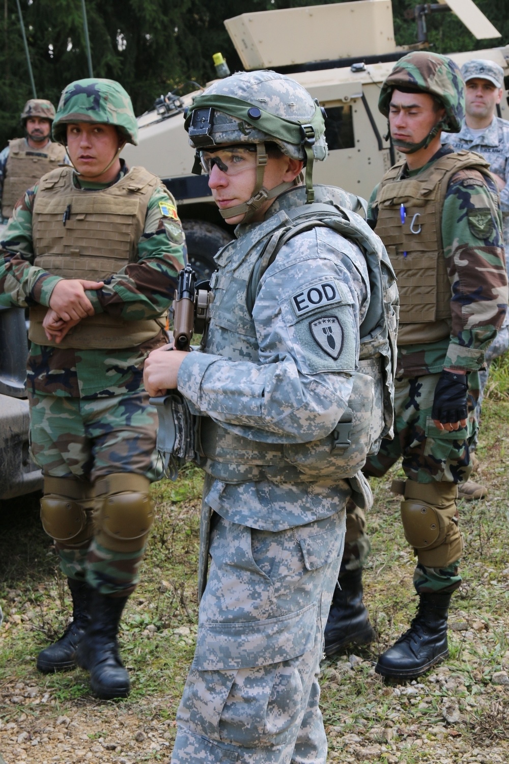 Multinational EOD teams train together