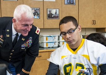 Army Reserve colonel visits Chicago students to promote engineering