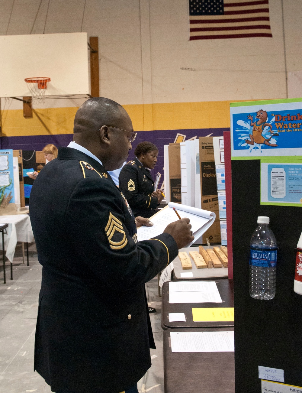 Army Reserve Soldiers volunteer to judge children’s science fair