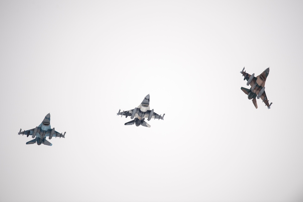 Red Flag participants take off